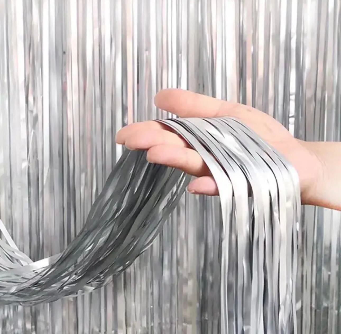 Mat Gümüş Işıltılı Parti Perdesi