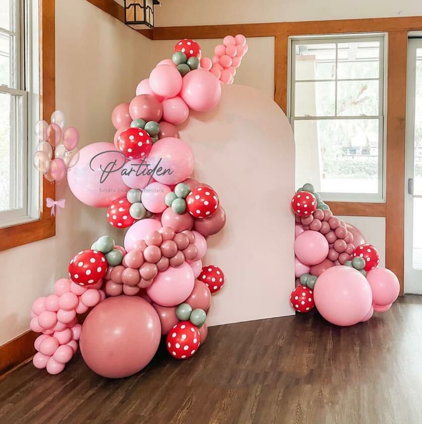 Masal Kız Balon Zinciri