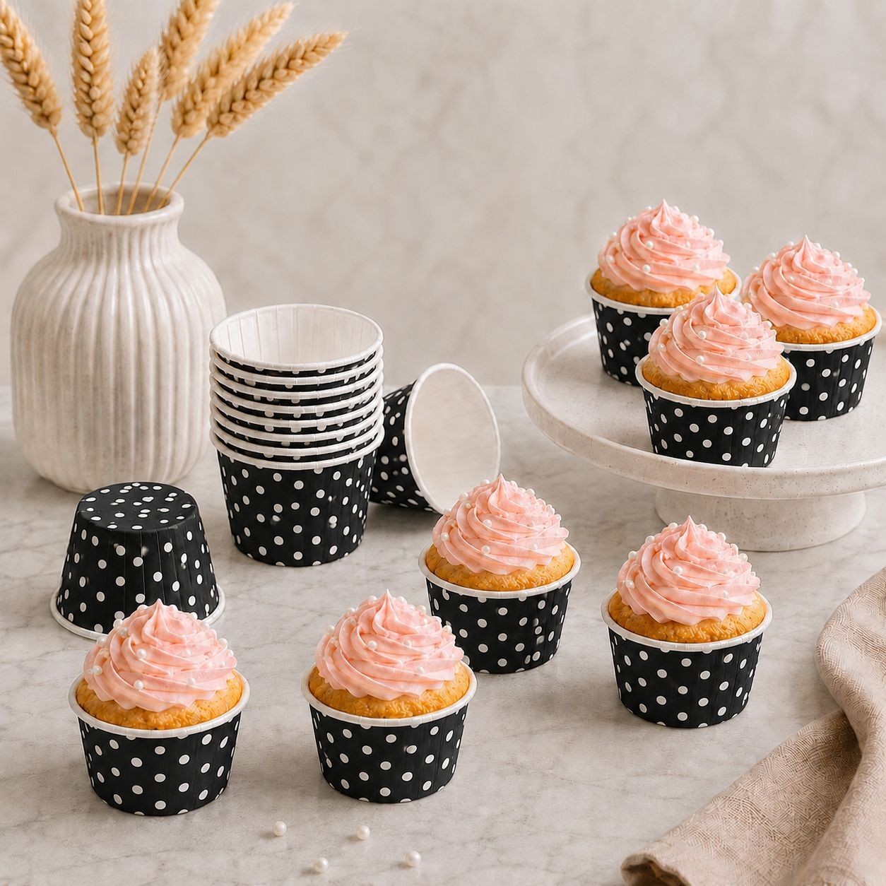 Siyah Puantiyeli Muffin Kek Kalıbı 24 Adet