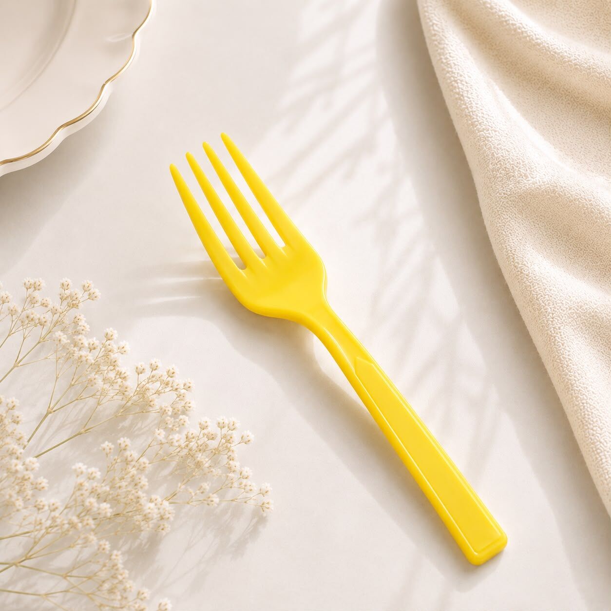 Sarı Plastik Çatal 24 Adet